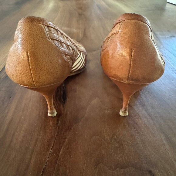 Tan Prada pumps sz 37.5 - Picture 4 of 8